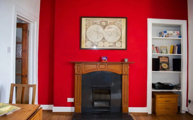 Bright and Spacious Home by Leith Walk