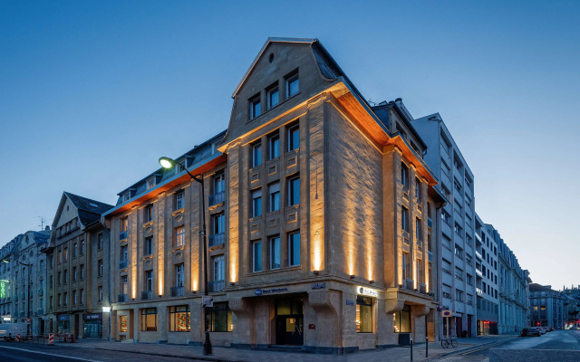 hotelImage