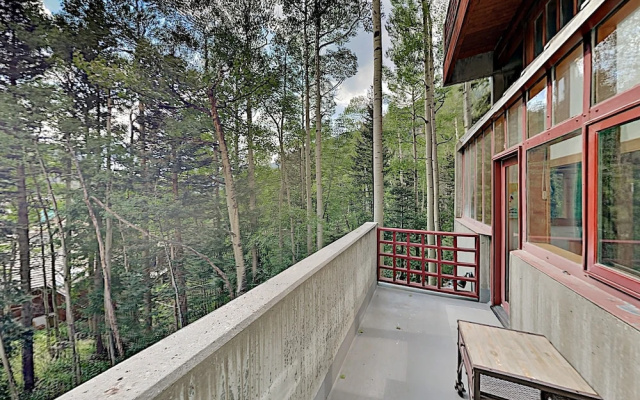 15tru2ag 3 Bedroom Condo