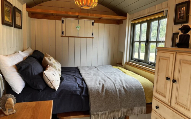The Crooked Gate - Luxury Romantic Getaway