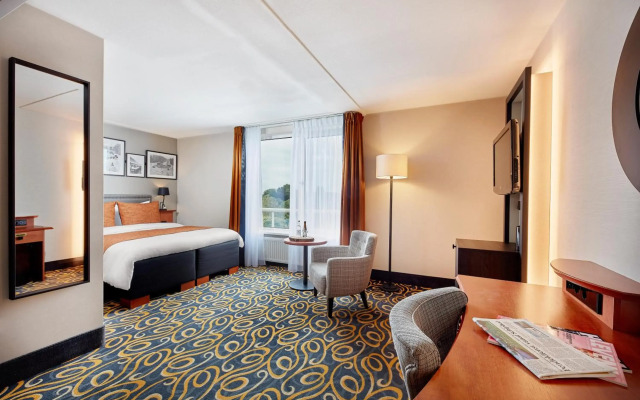 Carlton Square Hotel