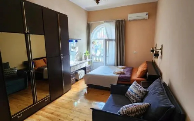Apartment at Baratashvili 10