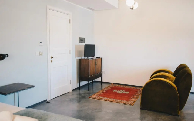 Sally Port Suites