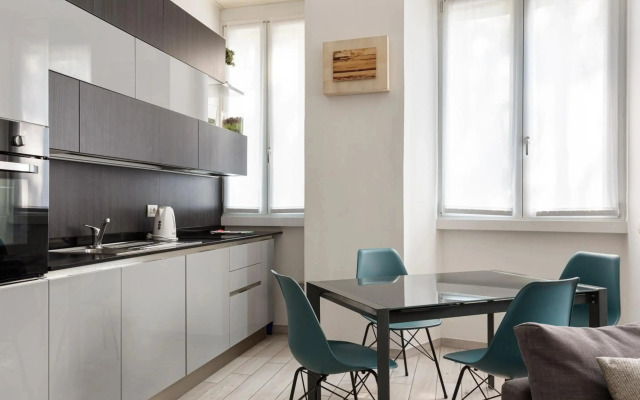 Wide and Bright Apartment next to metro station - Pacini