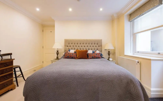 Large 3-bed 5-guest 1841 Duplex House Paddington