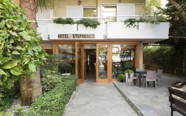 Stefanakis Hotel & Apartments вид на фасад