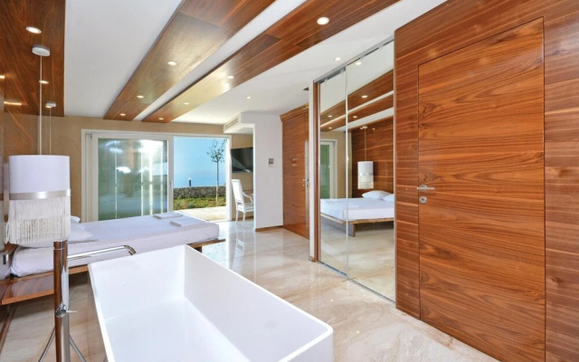 Awesome Home in Podstrana With Wifi and 8 Bedrooms