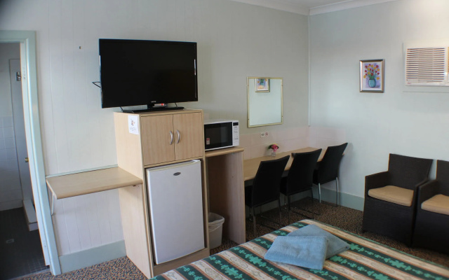 Lake Forbes Motel