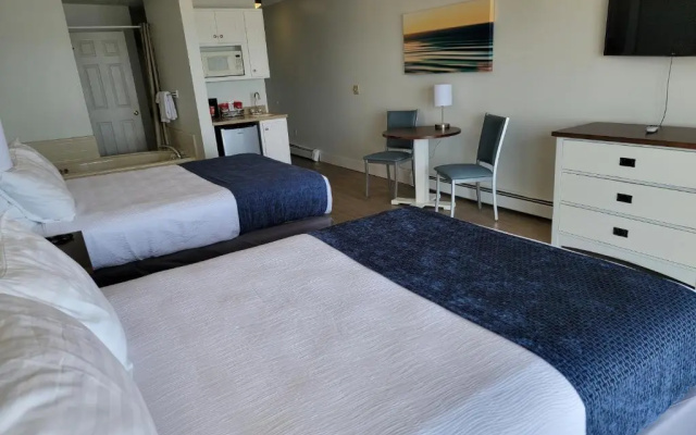 Pointes North Beachfront Hotel – 2 Person Spa Tub Studios