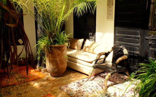 Отель Riad Ta'Achchaqa Марракеш вид на фасад