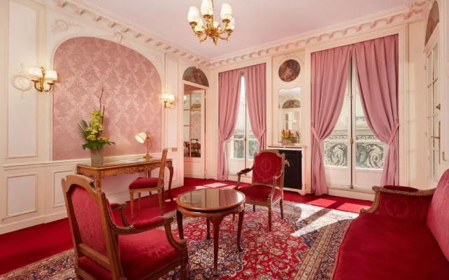 Hotel Raphael