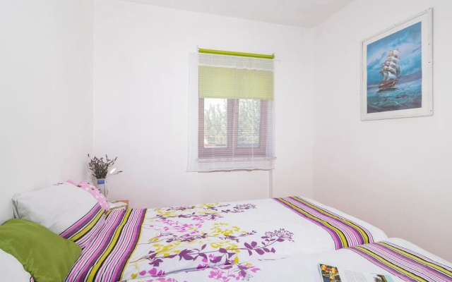 Awesome Apartment in Valbandon With 1 Bedrooms and Wifi