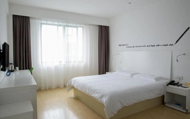 Motel 168 Shanghai Nanhui Huinan Subway Station
