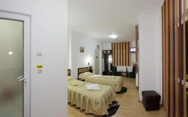 Villa Select