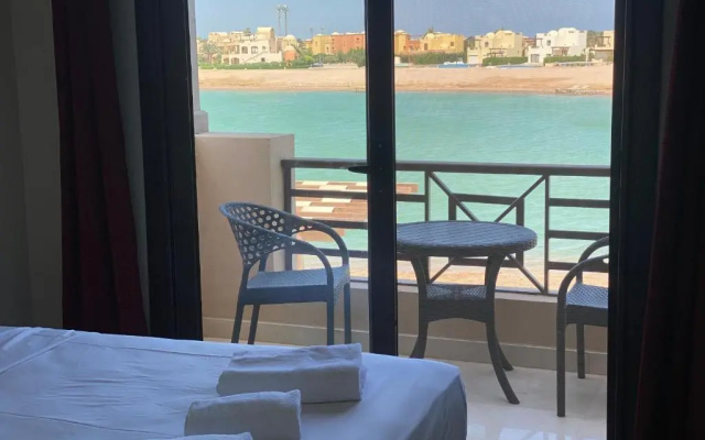 Unique 4-rooms villa w/private pool, beach & dock.
