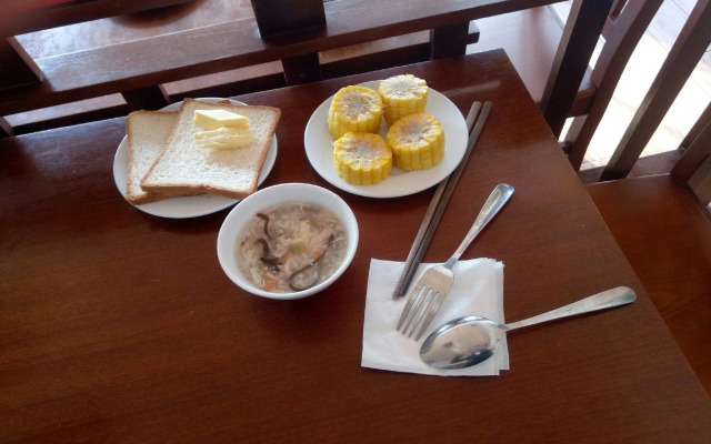 Thong Nho Oi Hostel