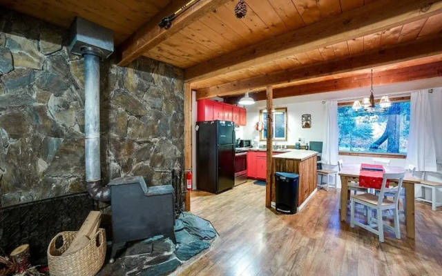 Mt. Baker Lodging Cabin 48 (Sleeps 5)