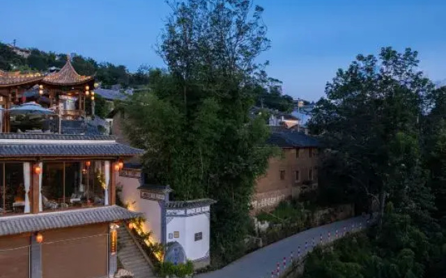 He garden hotel