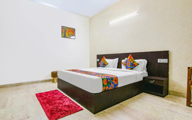 FabHotel Nirvana - 600m from CK Birla Hospital Gurgaon