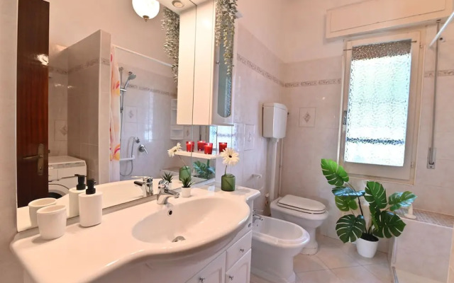 IzzHome Colonial