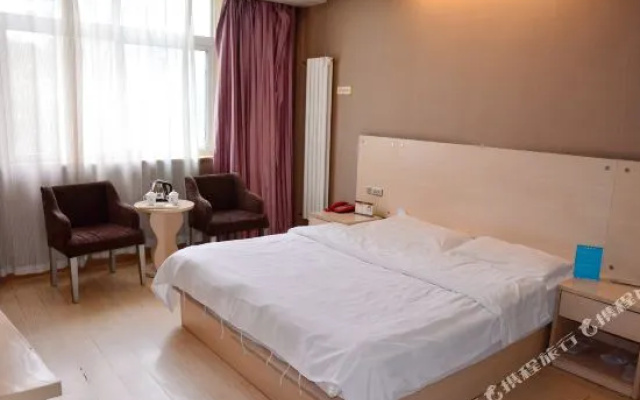 Xinyuelai Hotel (Shiyan Liulin Road Wuyan Pedestrian Street)