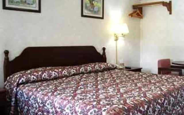 Lenox Inn