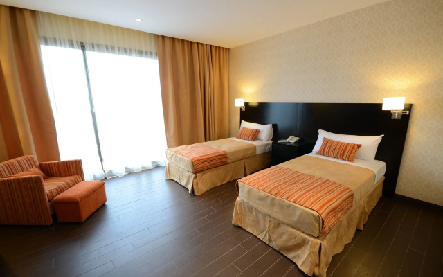 Grand Crucero Hotel