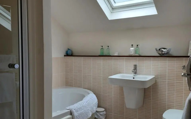 Seaview Guesthouse (Adults Only)