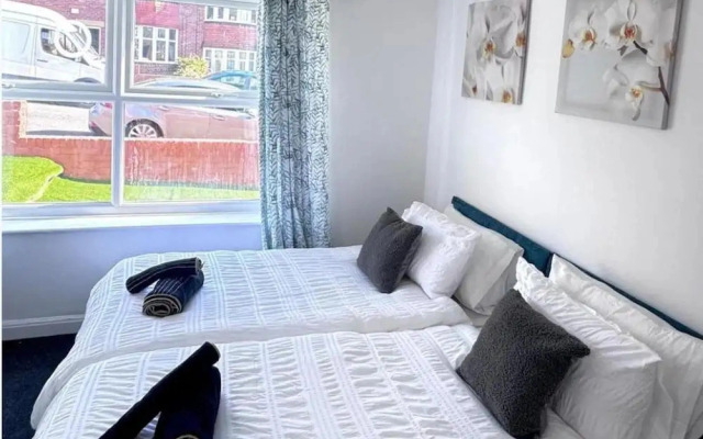 Apartment Sleeps 2 - Free Street Parking