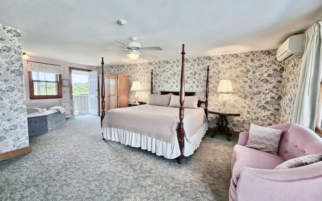 Rose Farm Inn