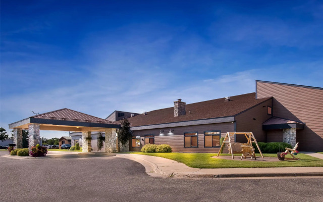 Heartland Inn & Suites, SureStay Collection by Best Western