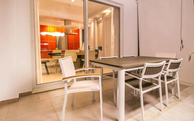 Luxury Villa Near Sea in Kalithies with Hot Tub
