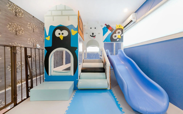 Hi Kids Poolvilla