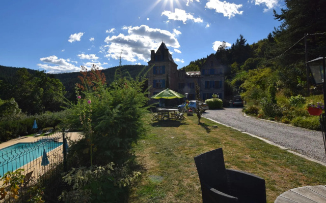 Apartment in a castle with garden and swimming pool