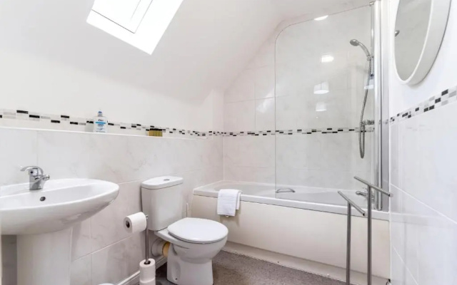 The Coach House - by TJ Serviced Property
