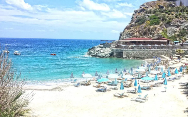 Sea View Apartments 10meters from the beach