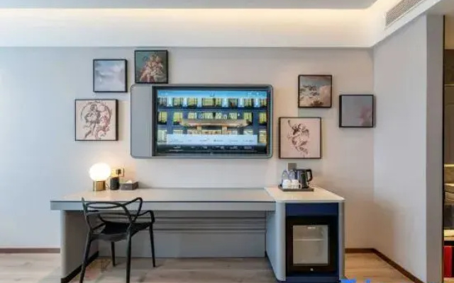 LanOuShangPin Hotel (Baoji Long County Guanshan Avenue)