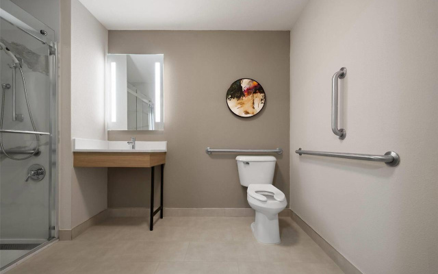 La Quinta Inn & Suites by Wyndham Greenville Woodruff Rd.