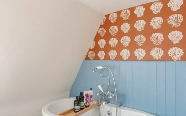 Stunning 2 Bedroom Apartment in the Heart of Chelsea