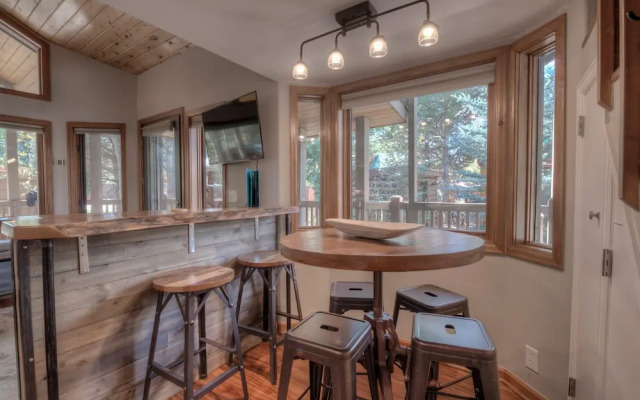 Perfect Getaway Cabin w/ Nearby Hike/bike Trails