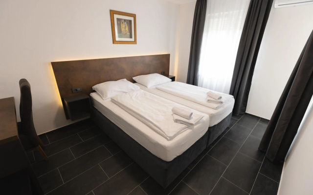 D8 B&B