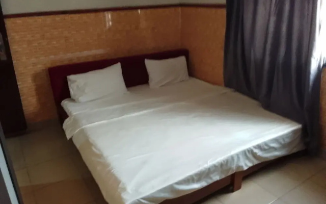 Palace Holiday Inn LTD
