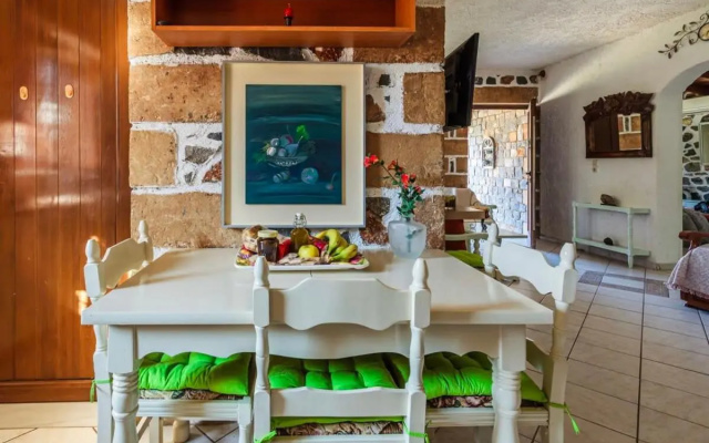Elia Luxury House - Mani's Garden Retreat