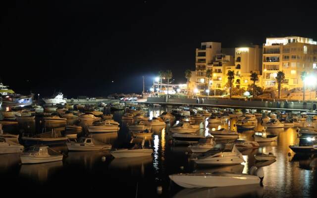 Gillieru Harbour Hotel вид на фасад