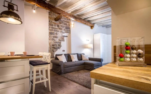 ALTIDO Elegant Apt for 4 at the Como's heart