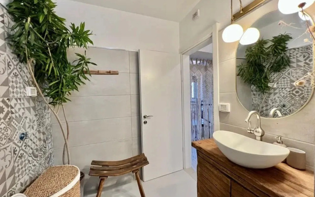 Stylish Patio Duplex by Sea N' Rent
