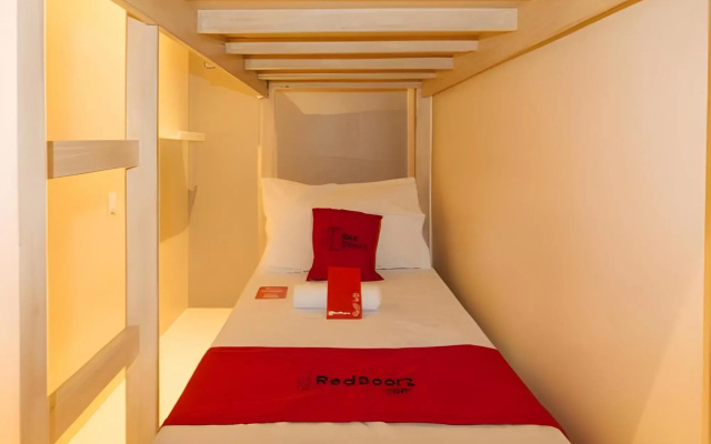 RedDoorz @ Laiya Vivo Hotel Batangas