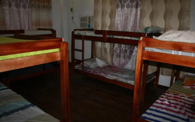 8Th Street Guesthouse Hostel