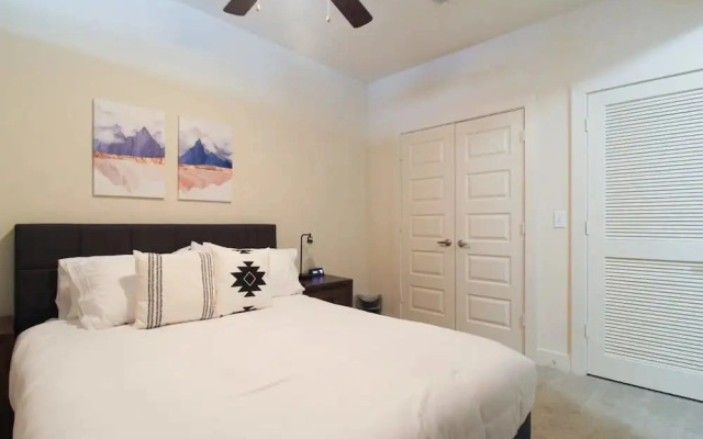 Refresh Tanglewood Spacious 1BR in Uptown Houston