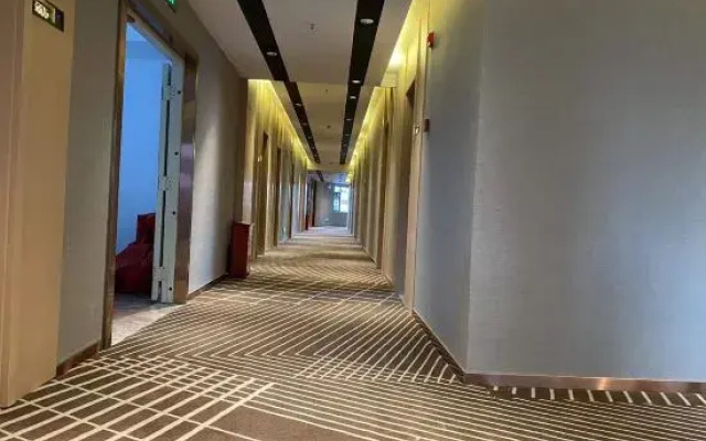 Campanile Hotel (Zhaotong Youth Road Financial Center Store)